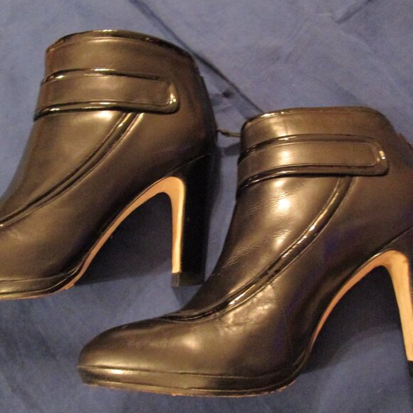 COLE HAAN WOMAN'S BLACK ANKLE BOOTS-SIZE 8.5 - Picture 12 of 15